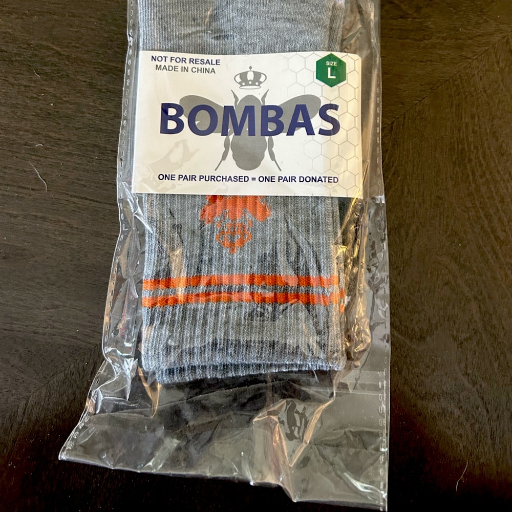 Bombas women’s calf height athletic socks, new in package. Size L